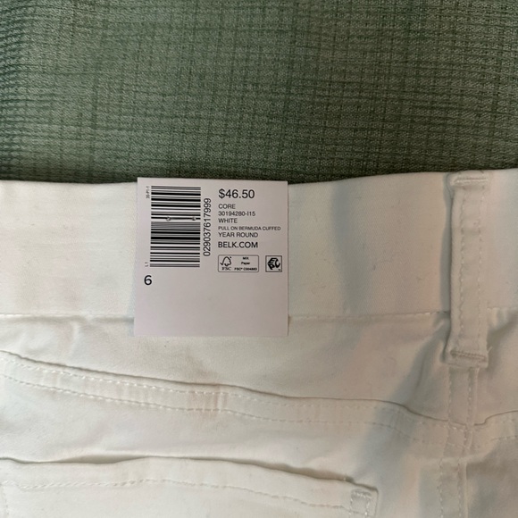 Kim Rogers white Bermuda shorts. Size 6. Elastic waist tummy control - Picture 6 of 7